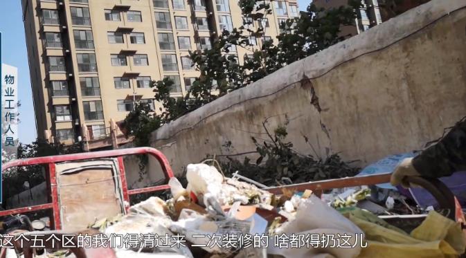 【视频】垃圾堆成山 绿地变菜地 
